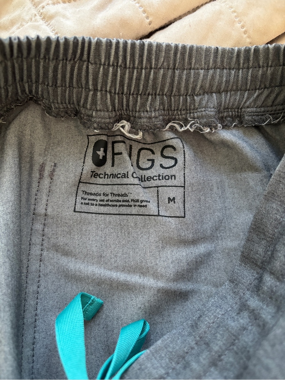 Figs Graphite Scrub Set - Picture 4 of 5